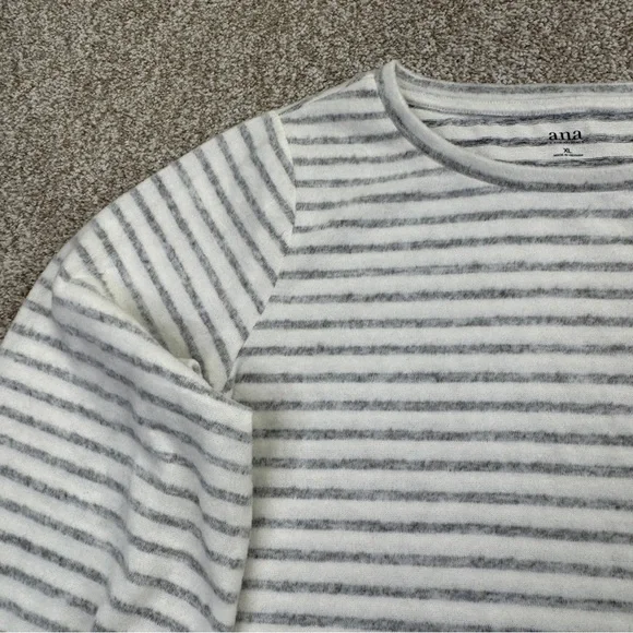 a.n.a Gray and White Knit Sweater Womens size XL - Picture 4 of 12